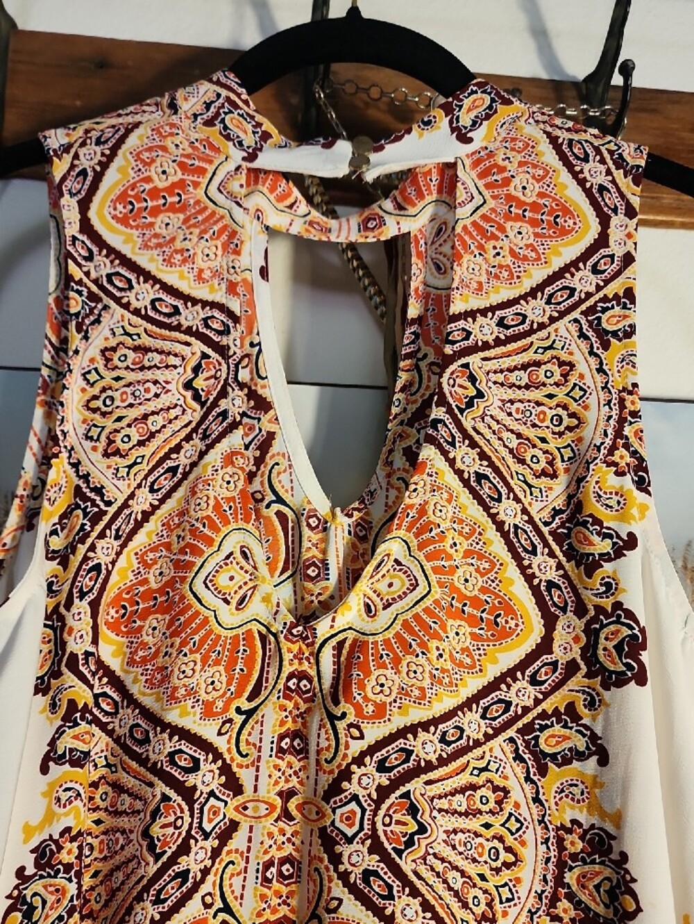 Peach Paisley Sleeveless Midi Dress - Picture 5 of 8